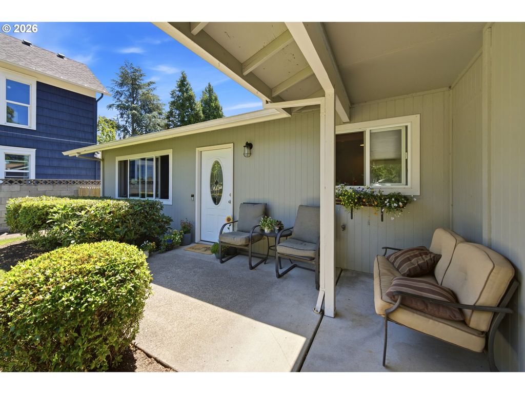 Image 5 of property listing at 330 Nw 12TH St, Mc Minnville, OR 97128