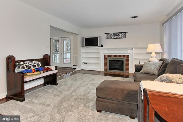 5619 WHARTON LN, Centreville, VA 20120