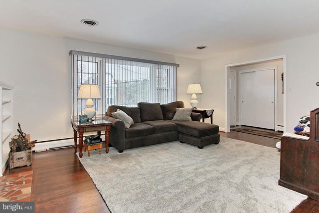 5619 WHARTON LN, Centreville, VA 20120