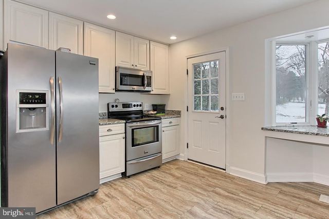 5619 WHARTON LN, Centreville, VA 20120