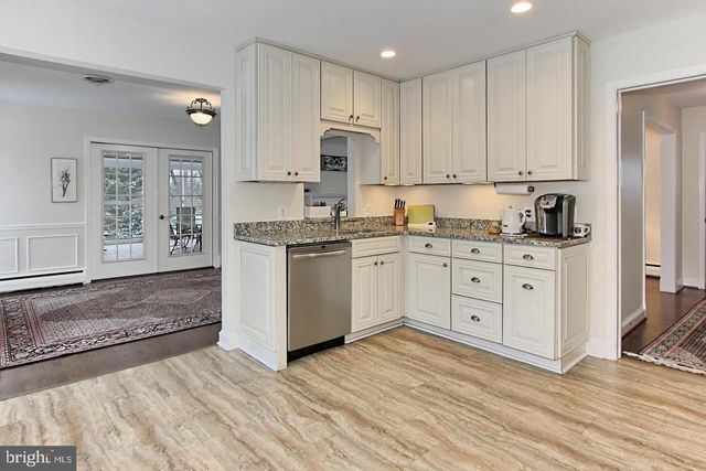 5619 WHARTON LN, Centreville, VA 20120