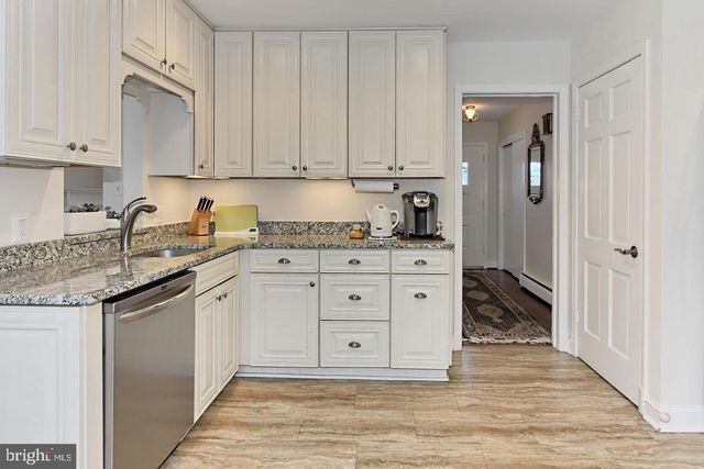 5619 WHARTON LN, Centreville, VA 20120