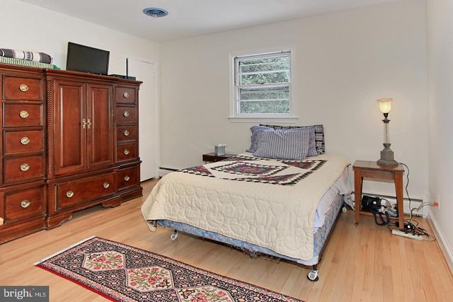 5619 WHARTON LN, Centreville, VA 20120