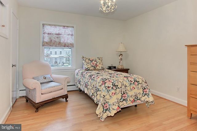 5619 WHARTON LN, Centreville, VA 20120