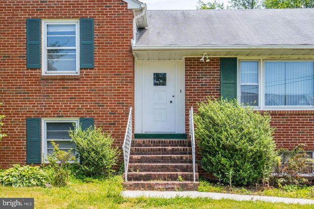 5619 WHARTON LN, Centreville, VA 20120