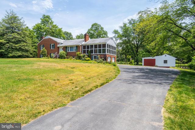 5619 WHARTON LN, Centreville, VA 20120