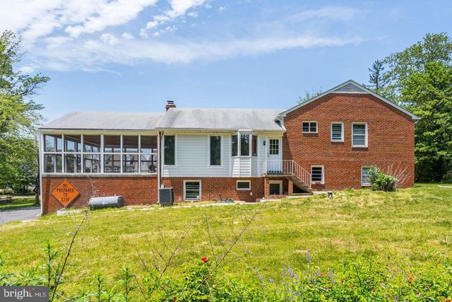 5619 WHARTON LN, Centreville, VA 20120