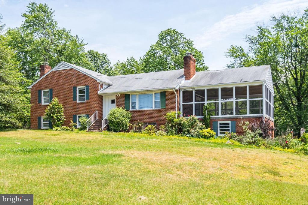 5619 WHARTON LN, Centreville, VA 20120