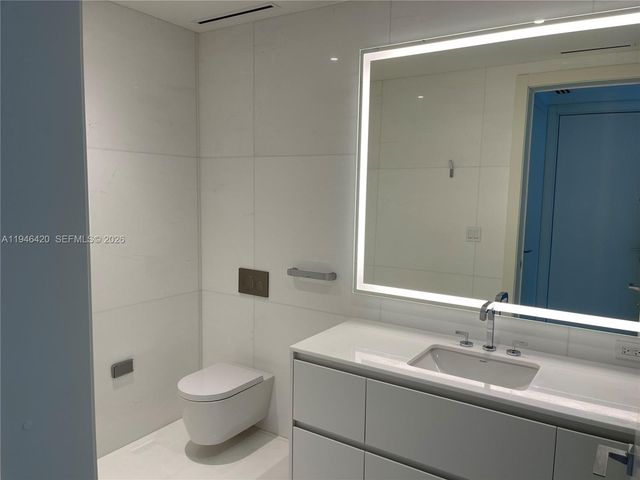 300 Biscayne Boulevard Way 1006E, Miami, FL 33131