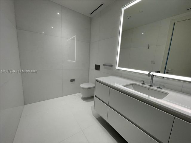 300 Biscayne Boulevard Way 1006E, Miami, FL 33131