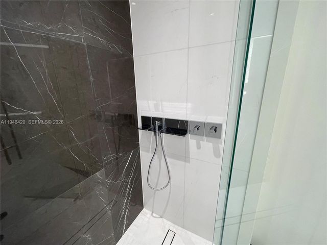 300 Biscayne Boulevard Way 1006E, Miami, FL 33131