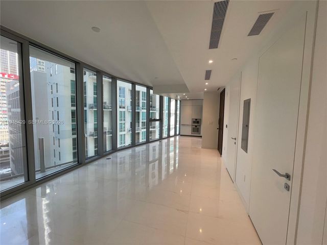 300 Biscayne Boulevard Way 1006E, Miami, FL 33131