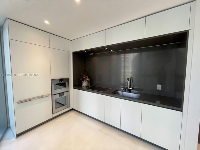 300 Biscayne Boulevard Way 1006E, Miami, FL 33131