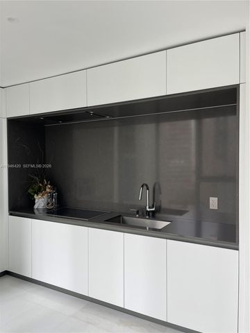 300 Biscayne Boulevard Way 1006E, Miami, FL 33131