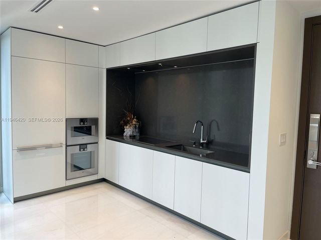 300 Biscayne Boulevard Way 1006E, Miami, FL 33131