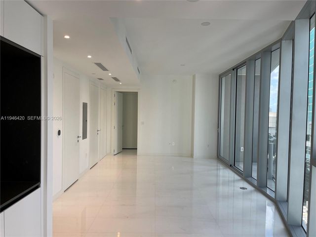300 Biscayne Boulevard Way 1006E, Miami, FL 33131