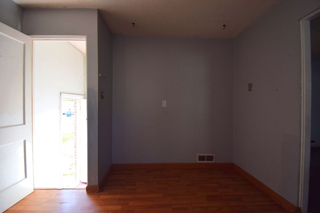 Image 12 of property listing at 2308 Logan Street, Mt Vernon, IL 62864