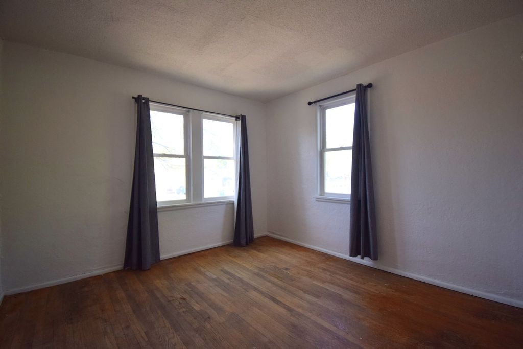 Image 13 of property listing at 2308 Logan Street, Mt Vernon, IL 62864