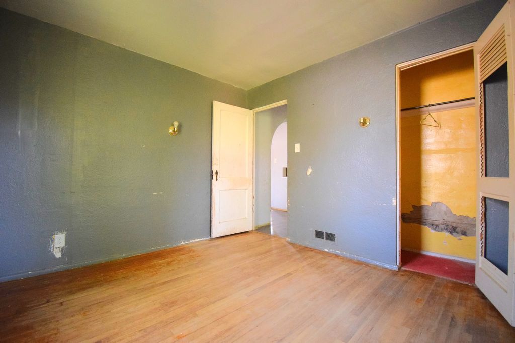 Image 17 of property listing at 2308 Logan Street, Mt Vernon, IL 62864