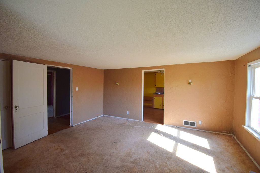 Image 19 of property listing at 2308 Logan Street, Mt Vernon, IL 62864