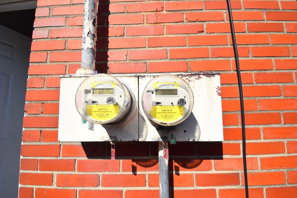 Image 3 of property listing at 2308 Logan Street, Mt Vernon, IL 62864