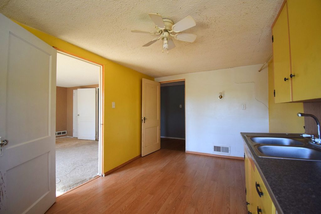 Image 21 of property listing at 2308 Logan Street, Mt Vernon, IL 62864