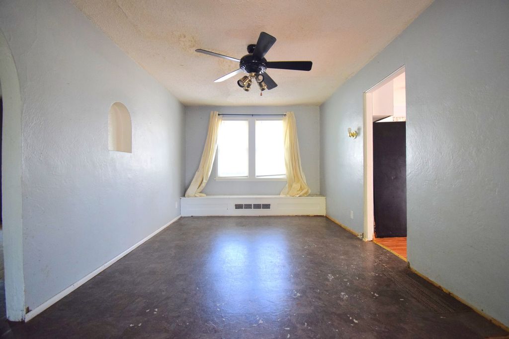 Image 9 of property listing at 2308 Logan Street, Mt Vernon, IL 62864