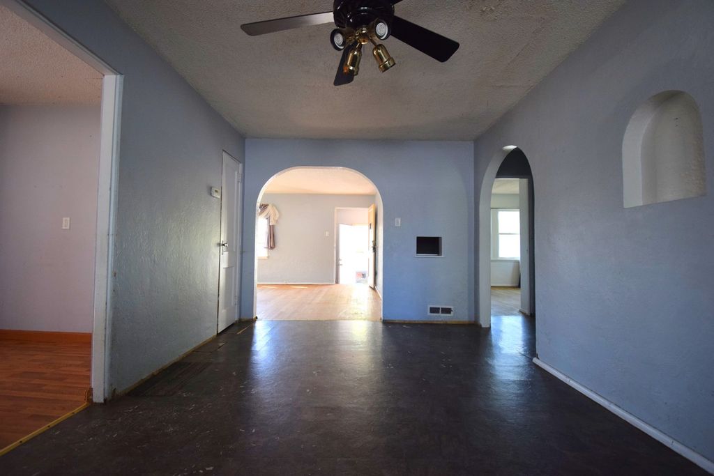 Image 10 of property listing at 2308 Logan Street, Mt Vernon, IL 62864