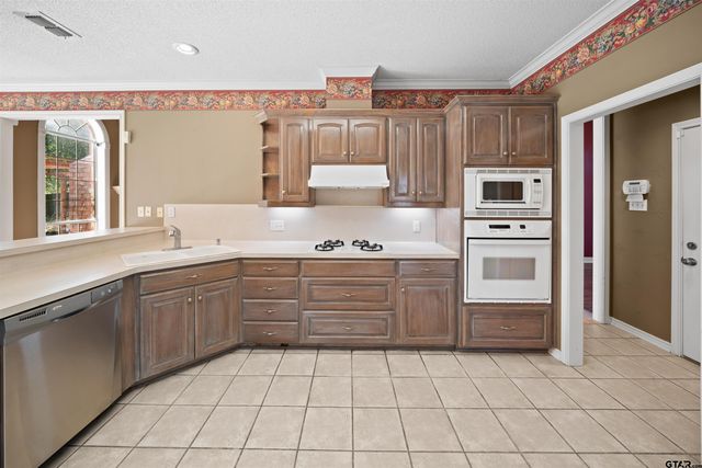 14381 Cedarwood Cir, Tyler, TX 75703