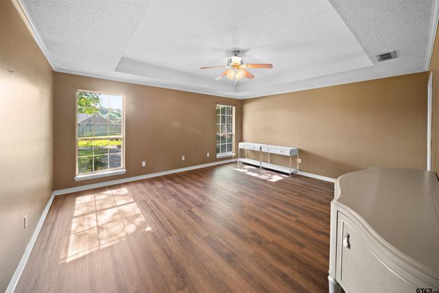 14381 Cedarwood Cir, Tyler, TX 75703