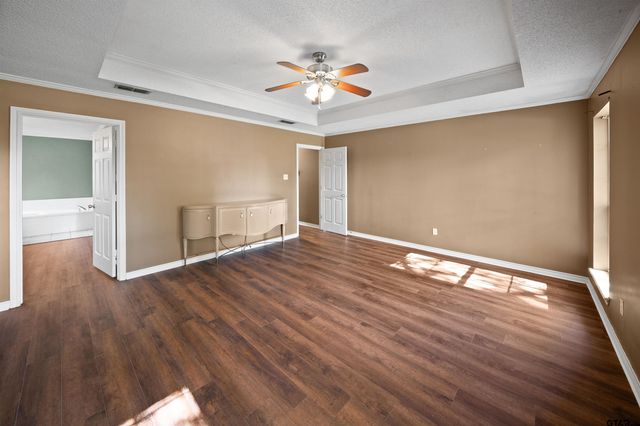 14381 Cedarwood Cir, Tyler, TX 75703