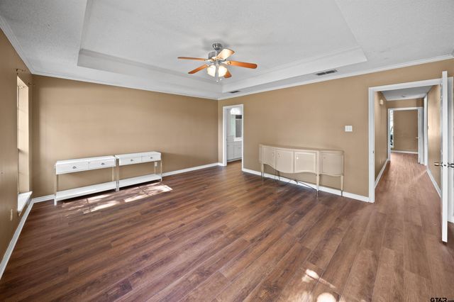 14381 Cedarwood Cir, Tyler, TX 75703