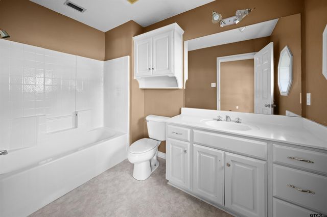 14381 Cedarwood Cir, Tyler, TX 75703