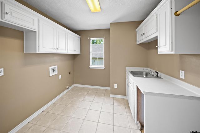 14381 Cedarwood Cir, Tyler, TX 75703