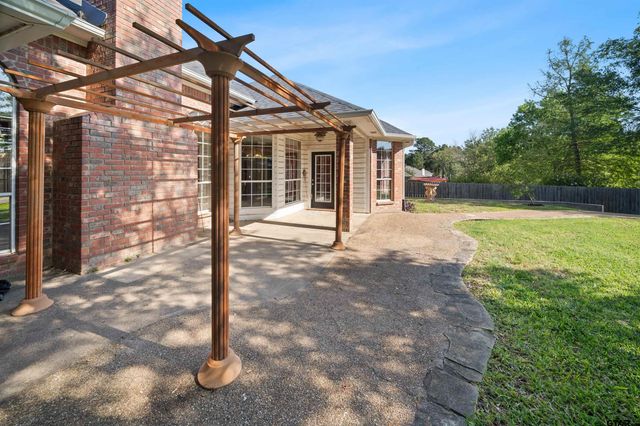 14381 Cedarwood Cir, Tyler, TX 75703