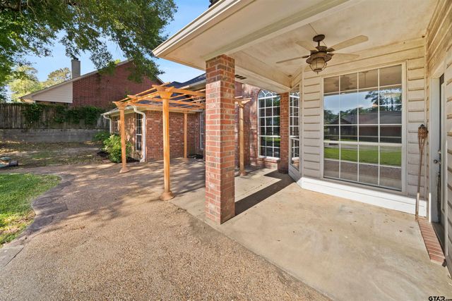14381 Cedarwood Cir, Tyler, TX 75703
