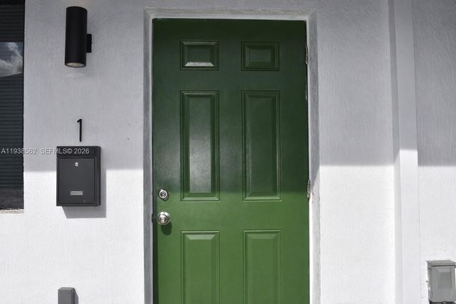 900 NW 8th Ave 1, Pompano Beach, FL 33060