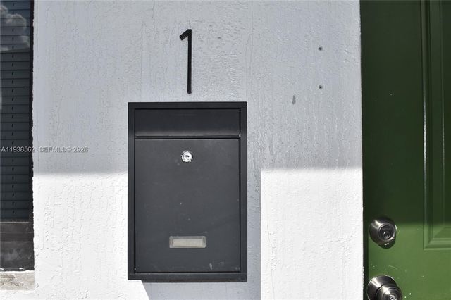 900 NW 8th Ave 1, Pompano Beach, FL 33060