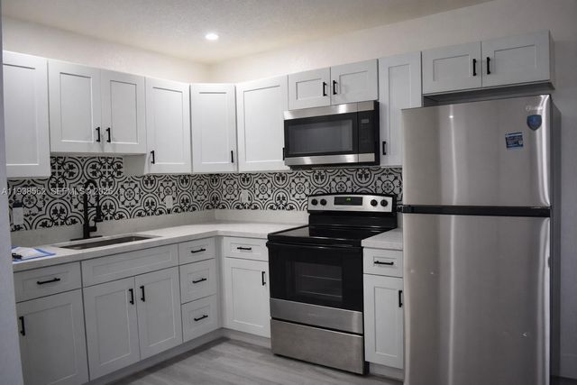 900 NW 8th Ave 1, Pompano Beach, FL 33060