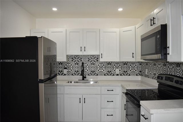 900 NW 8th Ave 1, Pompano Beach, FL 33060