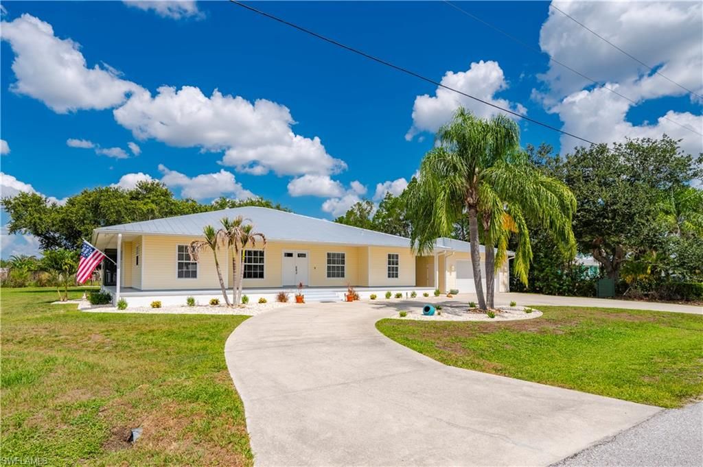 569 Rio Vista AVE, Punta Gorda, FL 33982
