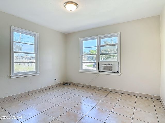 215 North Street, Daytona Beach, FL 32114