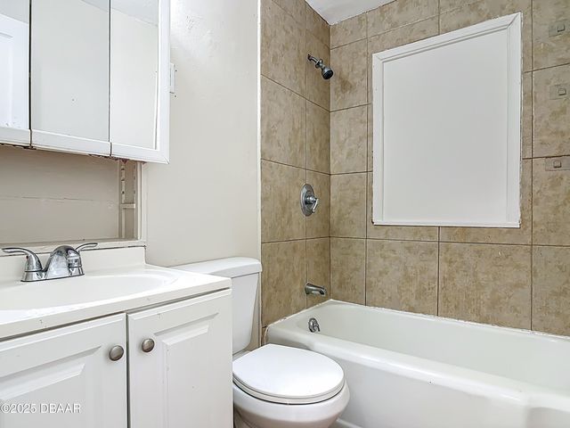215 North Street, Daytona Beach, FL 32114