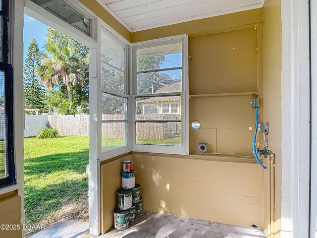 215 North Street, Daytona Beach, FL 32114