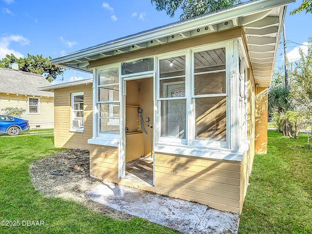 215 North Street, Daytona Beach, FL 32114
