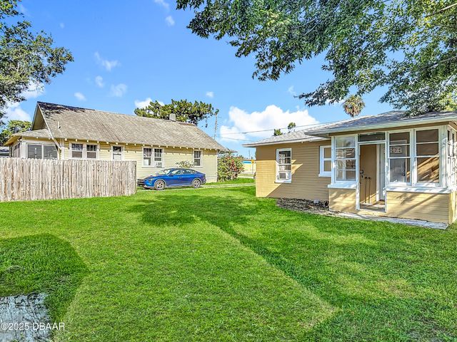 215 North Street, Daytona Beach, FL 32114