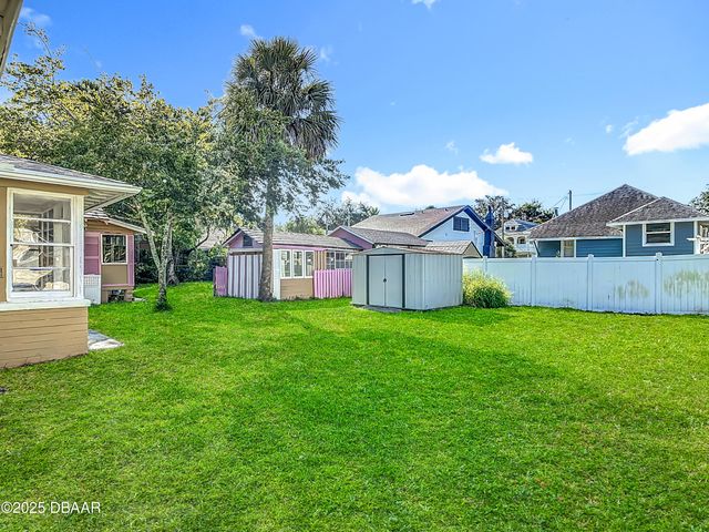 215 North Street, Daytona Beach, FL 32114