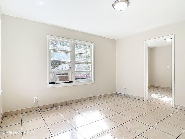 215 North Street, Daytona Beach, FL 32114