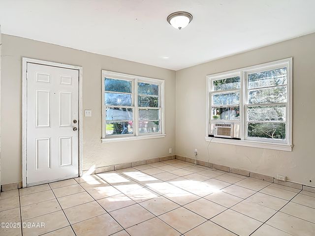 215 North Street, Daytona Beach, FL 32114