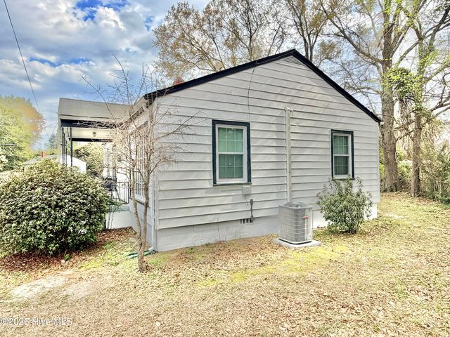 1025 E Caswell Street, Kinston, NC 28501